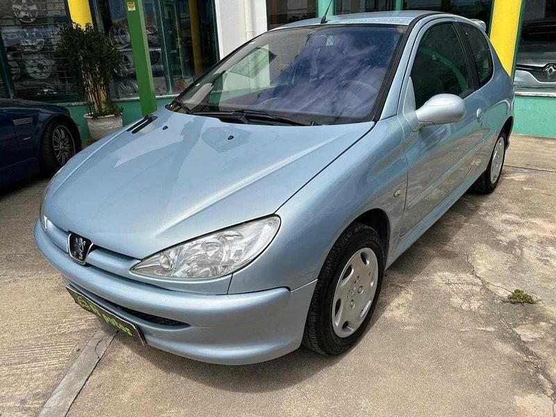 Cinzento Usado 2003 Peugeot 206 | € 3.650 (Caro) - Imagem 1/4
