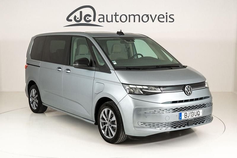 Cinza Usado 2024 VW Multivan Life Van | € 46.700 - Imagem 1/4