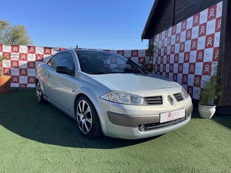 Cinzento Usado 2004 Renault Mégane II Cabrios | € 7.490 - Imagem 1/4
