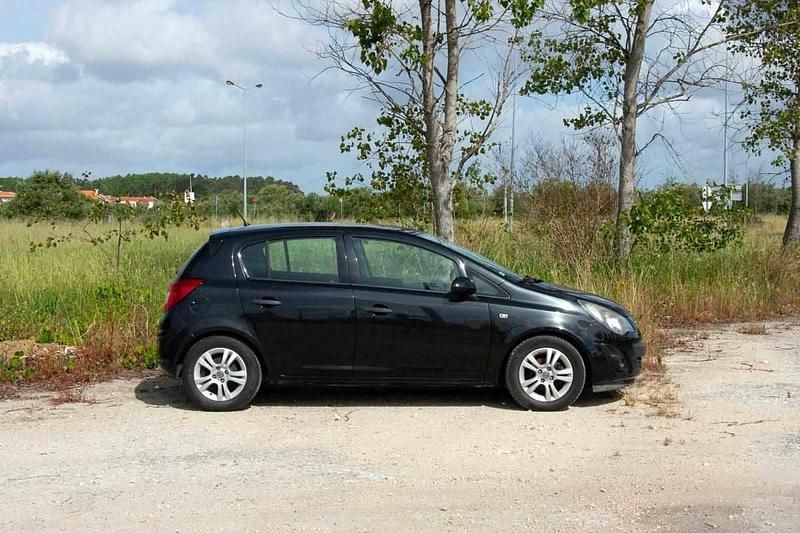 Usado Opel Corsa 95 HP (69 kW) 2014 Preto Citadino