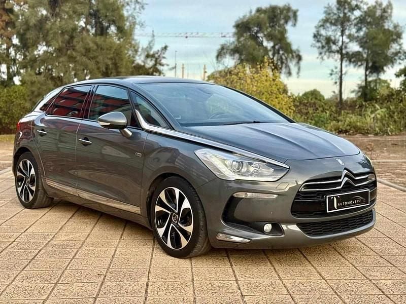 Cinzento Usado 2013 Citroën DS5 Citadino | € 12.900 (Preço justo) - Imagem 1/4