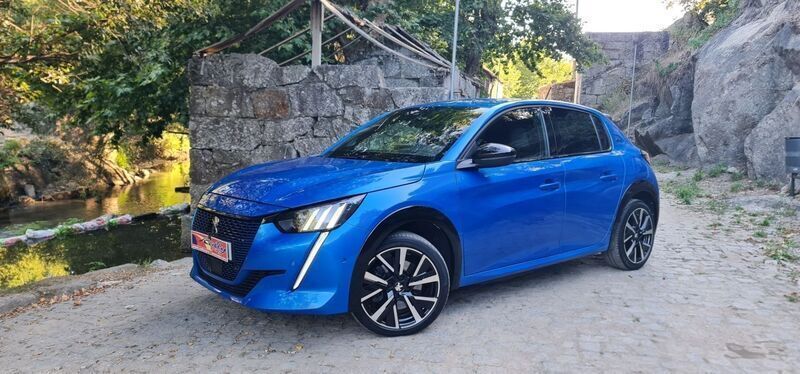 Azul (metalizado) Usado 2022 Peugeot e-208 GT Citadino | € 24.990 (Caro) - Imagem 1/4