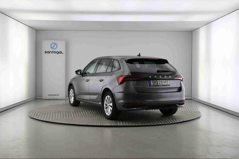 Usado Skoda Scala Selection 116 HP (85 kW) 2025 Cinzento Citadino