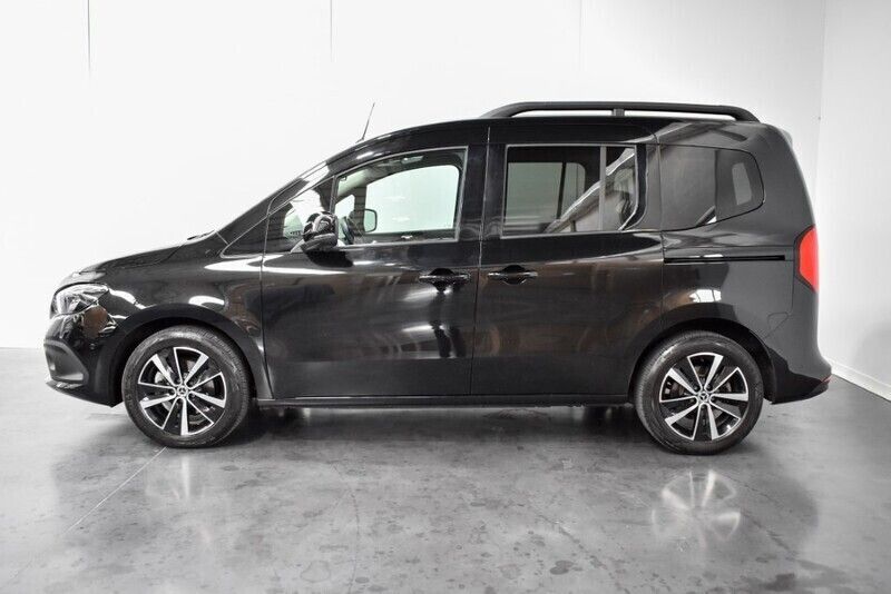 Usado Mercedes T180 116 HP (85 kW) 2022 Preto Monovolume