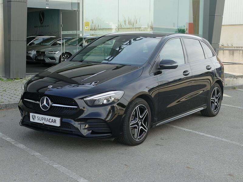 Preto Usado 2021 Mercedes B250 AMG line Monovolume | € 31.990 - Imagem 1/4