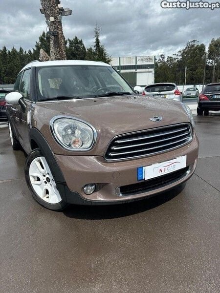 Castanho Usado 2010 Mini Cooper D Countryman SUV | € 12.750 (Preço justo) - Imagem 1/1