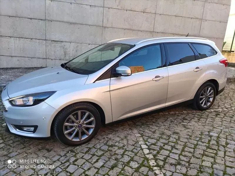 Usado Ford Focus Titanium 120 HP (88 kW) 2018 Cinzento Carrinha