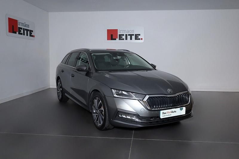 Cinza Usado 2024 Skoda Octavia Carrinha | € 30.000 (Preço justo) - Imagem 1/4