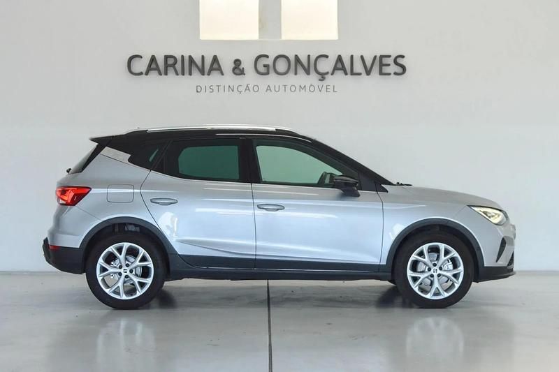 Usado Seat Arona FR 110 HP (80 kW) 2021 Cinza prata SUV