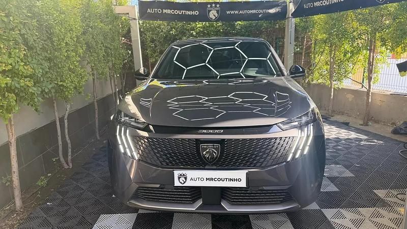 Cinza Usado 2024 Peugeot 3008 Allure SUV | € 32.500 - Imagem 1/4