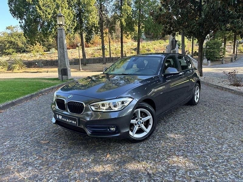 Cinza Usado 2018 BMW 116 Sport Line Citadino | € 17.990 (Preço justo) - Imagem 1/4