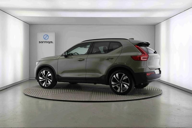Usado Volvo XC40 Plus 163 HP (119 kW) 2025 Verde SUV