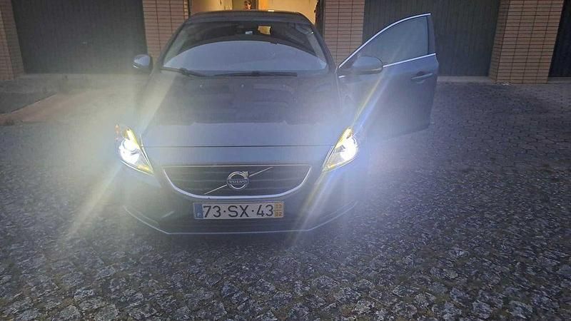 Usado 2013 Volvo V40 Momentum Carrinha | € 12.990 (Caro) - Imagem 1/4