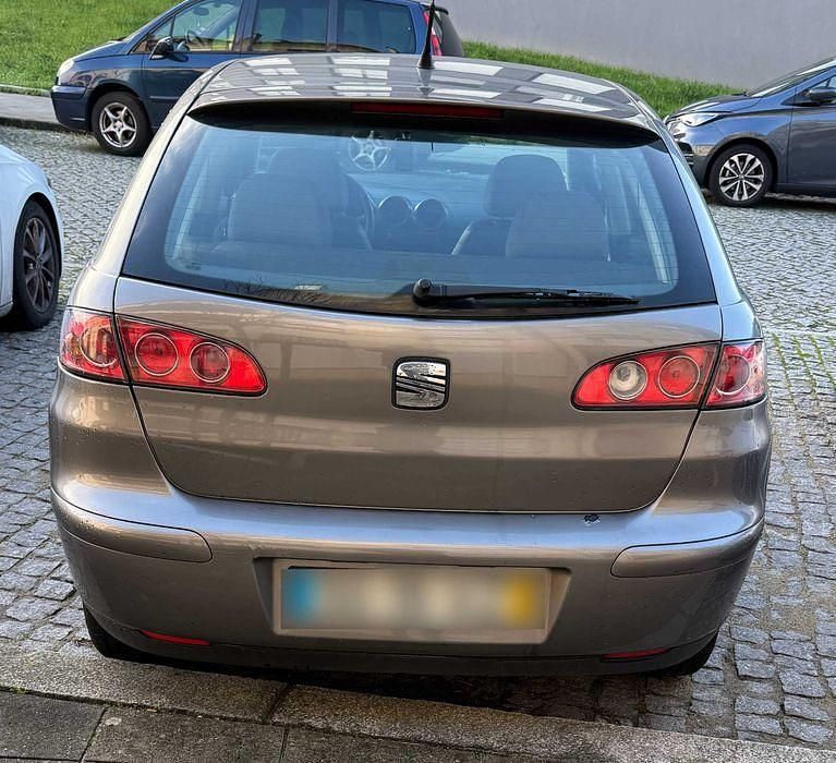 Usado Seat Ibiza 63 HP (46 kW) 2004 Sedan