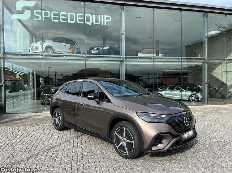 Usado Mercedes EQE300 AMG line 180 kW (245 HP) 2024 Cinza SUV