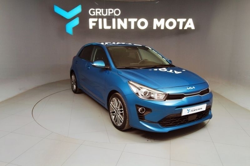 Azul Usado 2023 Kia Rio Citadino | € 16.420 (Bom preço) - Imagem 1/1
