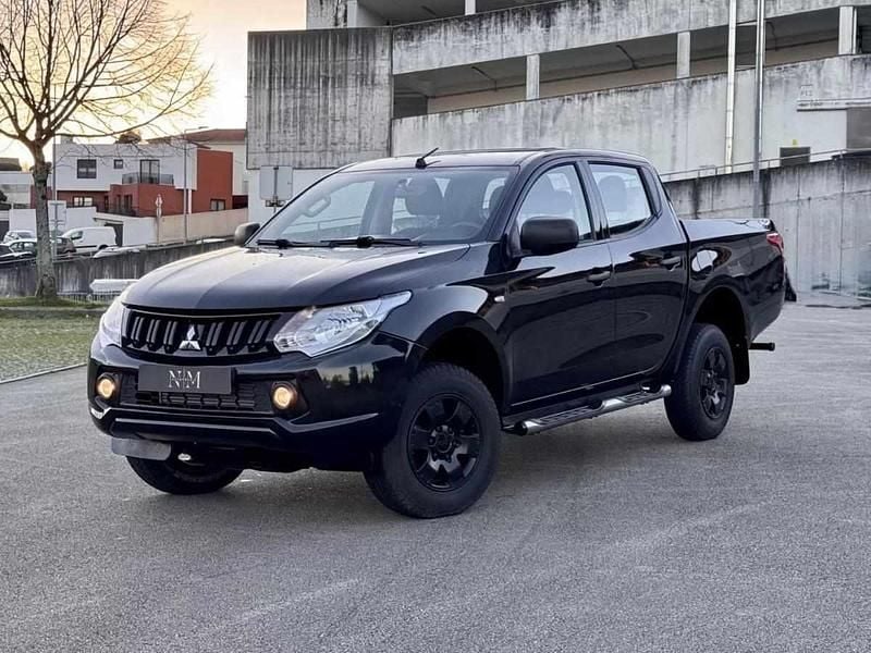 Preto Usado 2016 Mitsubishi L200 Invite Pickup | € 18.500 - Imagem 1/4