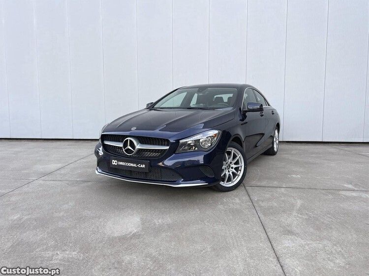 Azul Usado 2018 Mercedes CLA180 Urban Sedan | € 21.980 (Preço elevado) - Imagem 1/1