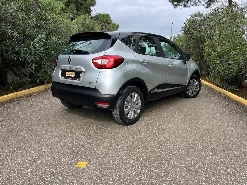 Usado Renault Captur 110 HP (80 kW) 2016 Cinzento SUV