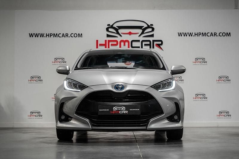 Usado Toyota Yaris Hybrid 115 HP (84 kW) 2023 Cinza