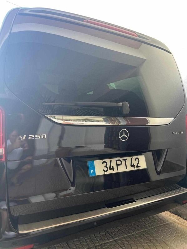 Preto Usado 2015 Mercedes V250 Monovolume | € 31.000 - Imagem 1/3