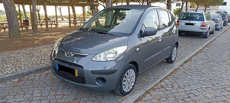 Cinza Usado 2009 Hyundai i10 Comfort Citadino | € 4.500 - Imagem 1/4