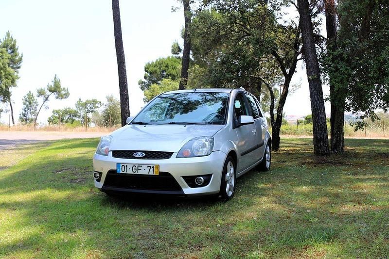 Usado 2008 Ford Fiesta Sedan | € 5.250 (Caro) - Imagem 1/4