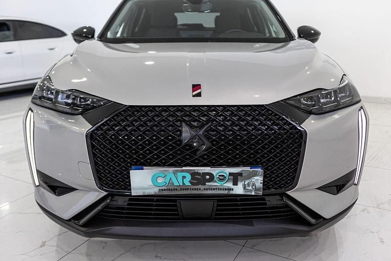 Cinzento Usado 2024 DS Automobiles DS3 Performance SUV | € 20.980 (Bom preço) - Imagem 1/4