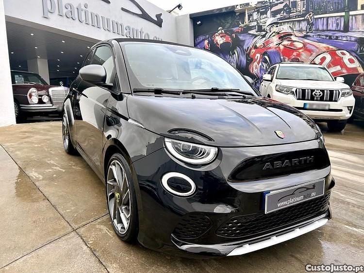 Usado Abarth 500 Scorpionissima 114 kW (155 HP) 2024 Preto Cabrios