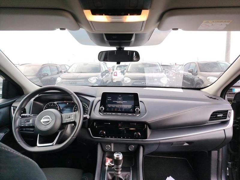 Usado Nissan Qashqai Acenta 140 HP (102 kW) 2023 Cinza SUV