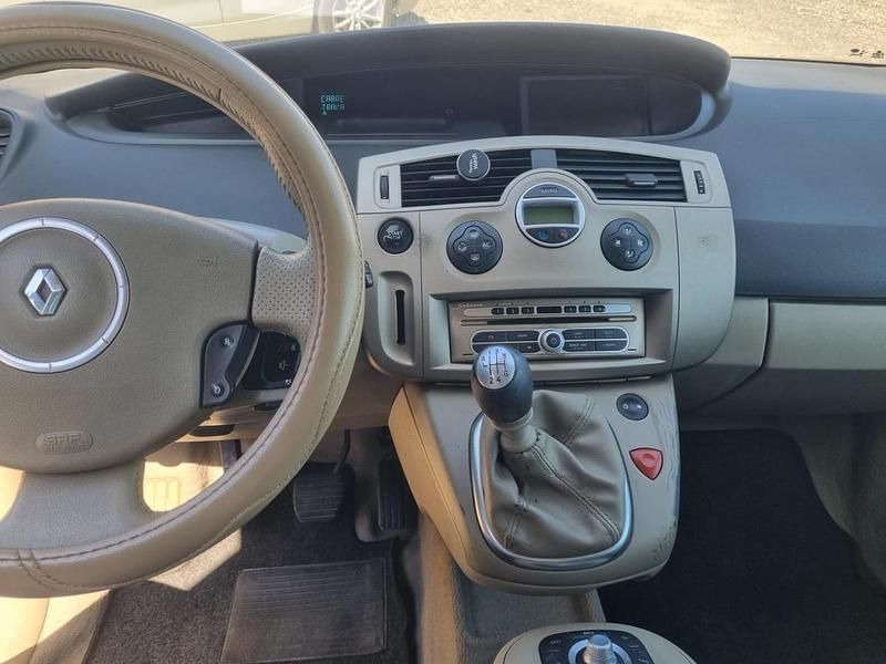 Usado Renault Scénic II 105 HP (77 kW) 2007 Preto Monovolume
