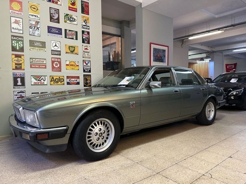 Verde escuro Usado 1990 Jaguar XJ Sedan | € 14.500 - Imagem 1/4