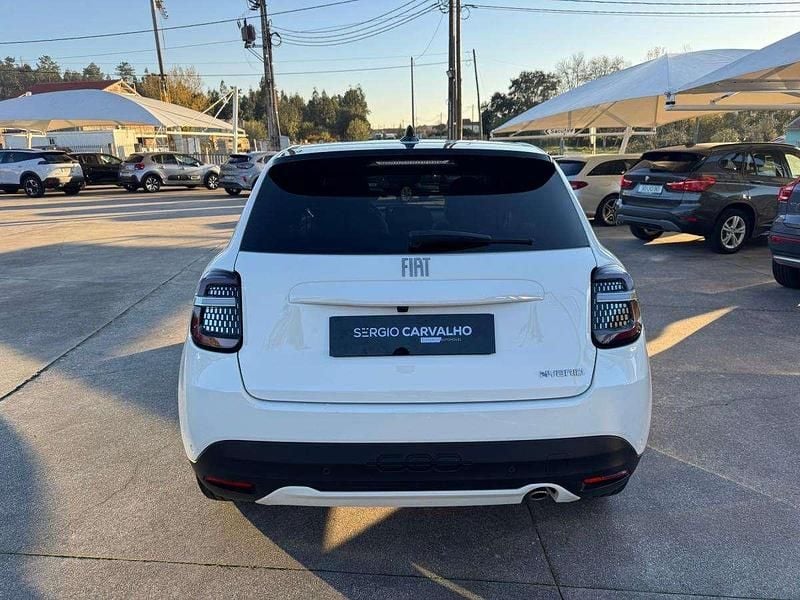 Usado Fiat 600 La Prima 136 HP (100 kW) 2025 Branco SUV