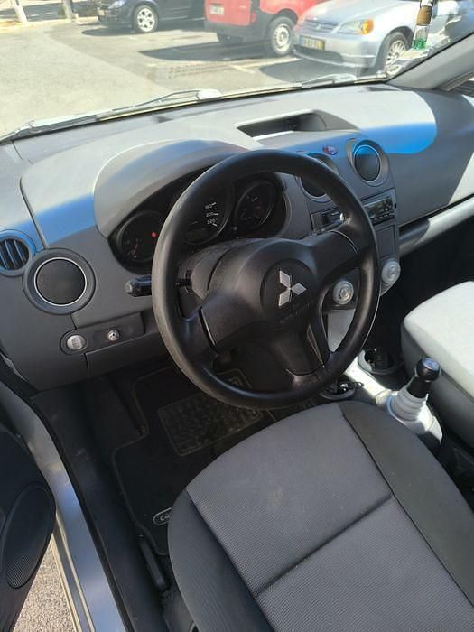 Usado 2004 Mitsubishi Colt Sedan | € 2.500 - Imagem 1/4
