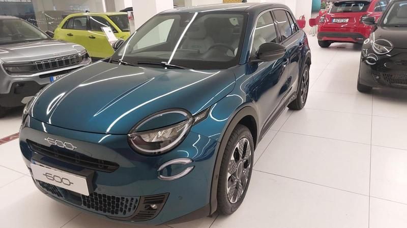 Novo Fiat 600 La Prima 110 HP (80 kW) 2025 Verde SUV