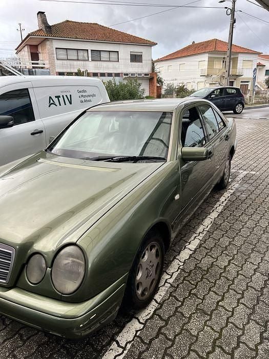 Usado 1998 Mercedes E220 Sedan | € 3.500 (Preço justo) - Imagem 1/4