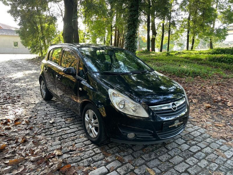 Preto Usado 2010 Opel Corsa Cosmo Sedan | € 4.990 (Preço justo) - Imagem 1/3