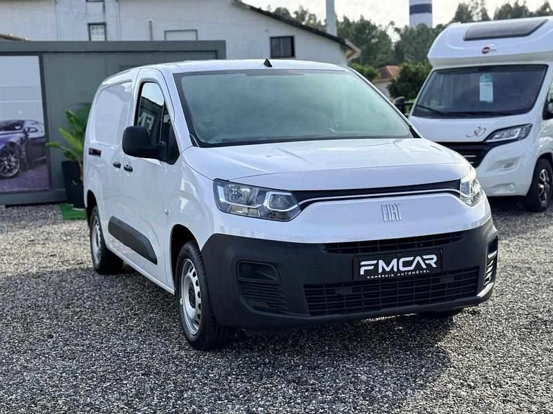 Branco Usado 2023 Fiat Doblò Monovolume | € 15.490 (Preço justo) - Imagem 1/4
