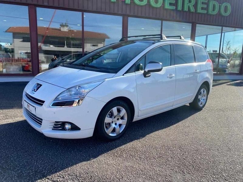 Usado Peugeot 5008 115 HP (84 kW) 2013 Branco Monovolume