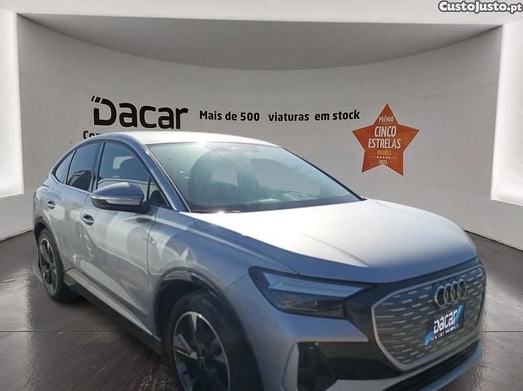 Cinza Usado 2022 Audi Q4 e-tron S-Line SUV | € 33.599 (Preço justo) - Imagem 1/1