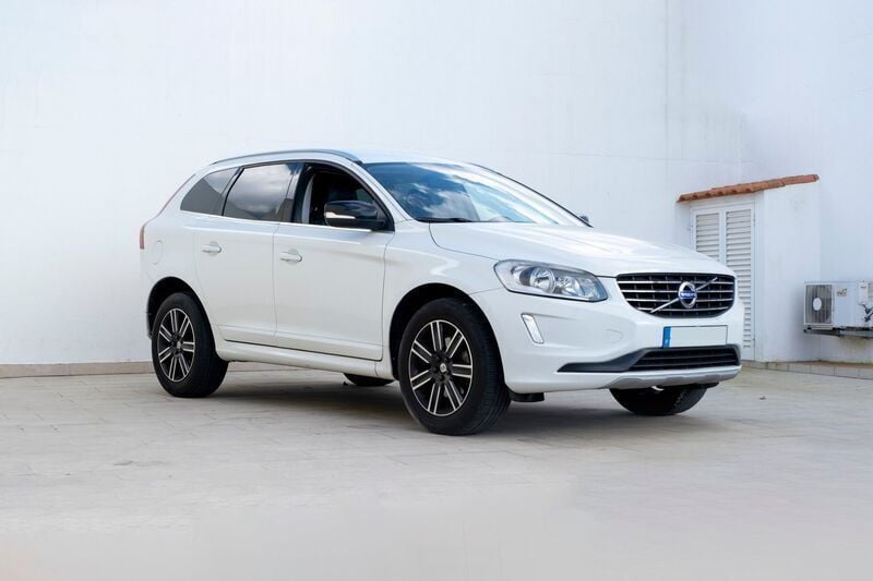 Branco Usado 2017 Volvo XC60 SUV | € 24.900 (Preço justo) - Imagem 1/4