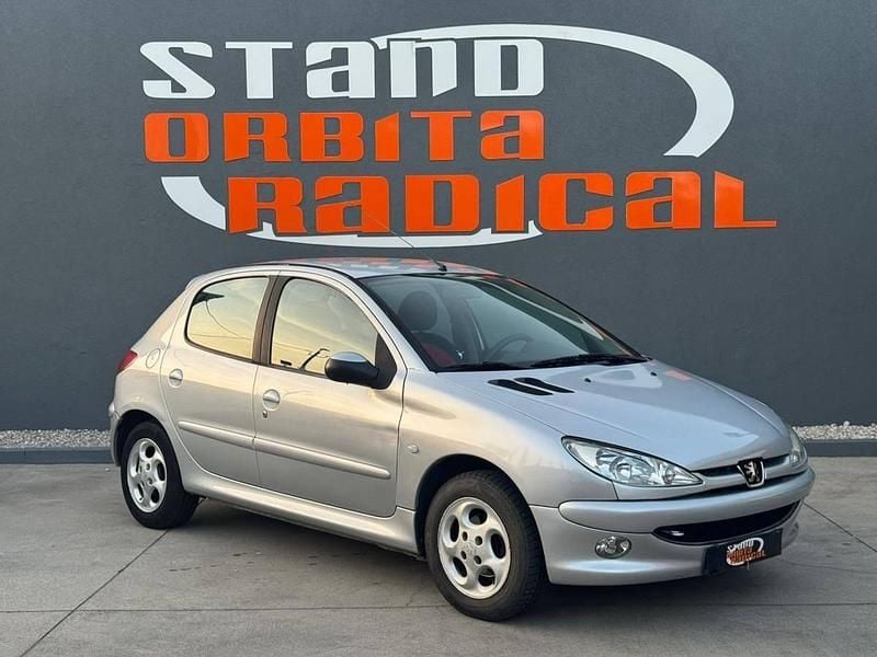 Cinzento Usado 2003 Peugeot 206 | € 3.750 (Preço justo) - Imagem 1/2