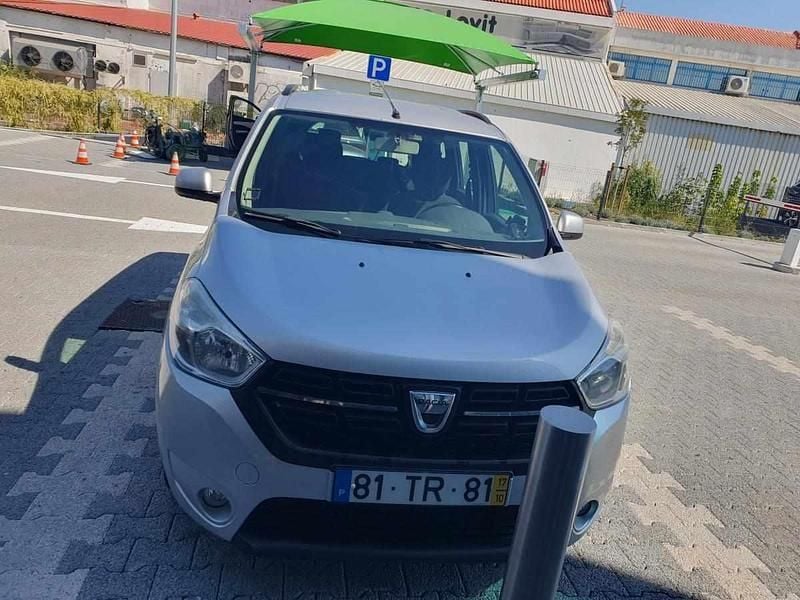 Cinzento Usado 2017 Dacia Lodgy Monovolume | € 6.900 (Super Preço) - Imagem 1/4