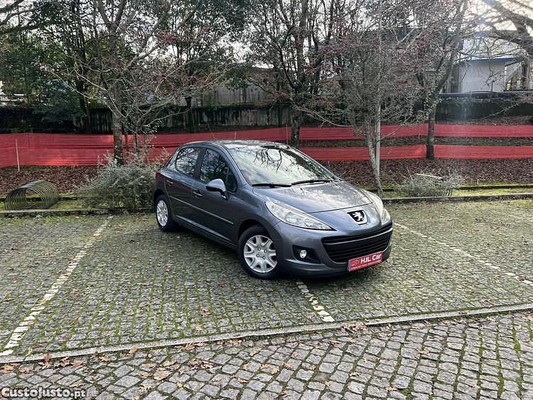 Usado Peugeot 207 95 HP (69 kW) 2010 Cinza
