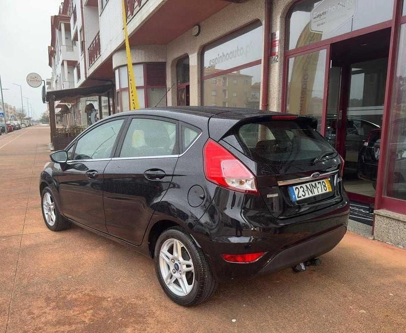 Usado Ford Fiesta 100 HP (73 kW) 2013 Preto Citadino