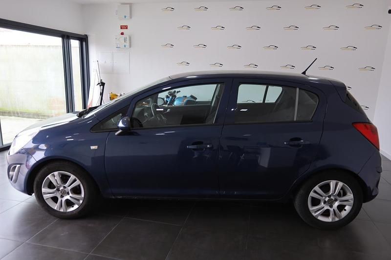 Usado Opel Corsa 95 HP (69 kW) 2012 Azul Citadino