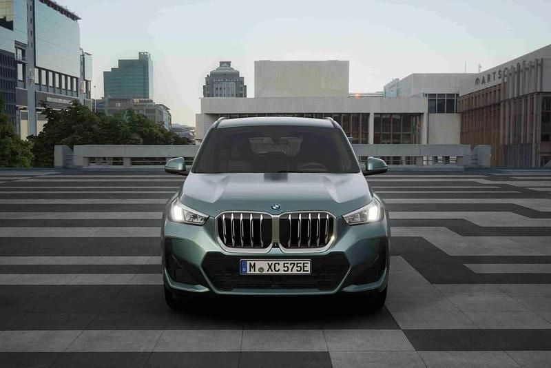 Verde Novo 2025 BMW X1 Luxury Line SUV | € 58.400 - Imagem 1/4