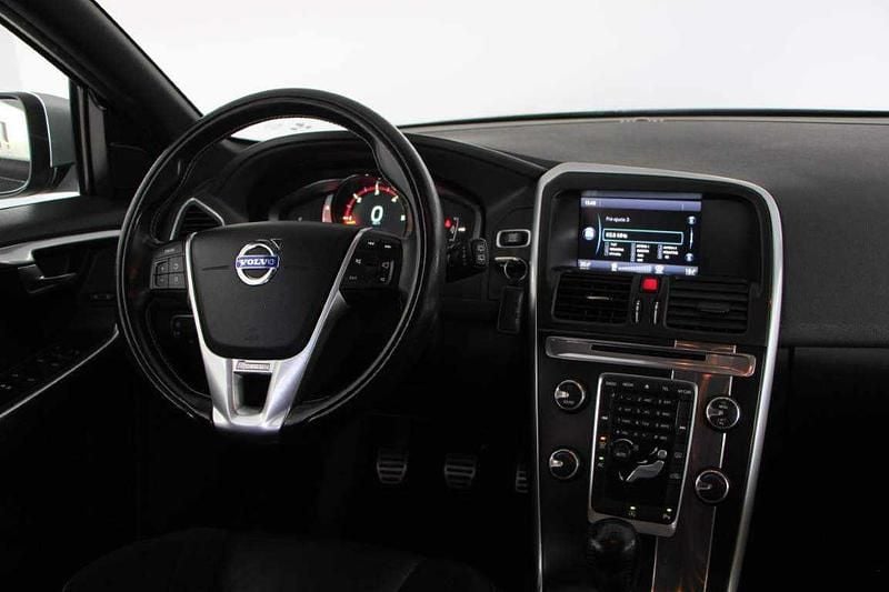 Usado Volvo XC60 163 HP (119 kW) 2014 Preto SUV