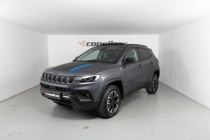 Cinza Usado 2022 Jeep Compass Trailhawk SUV | € 26.980 (Preço justo) - Imagem 1/4