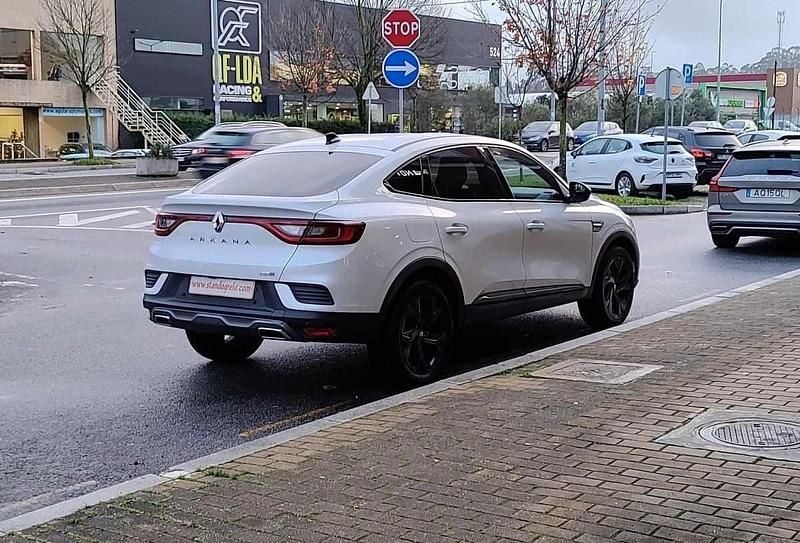 Usado Renault Arkana 143 HP (105 kW) 2023 Branco SUV